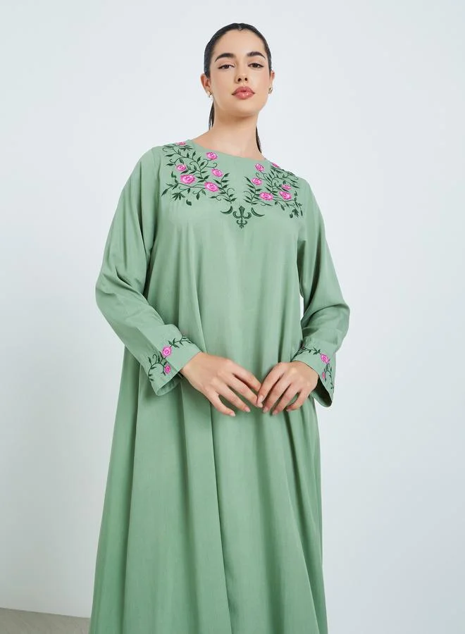 أميرة جلابية مطرزة بحافة واسعة للنساء